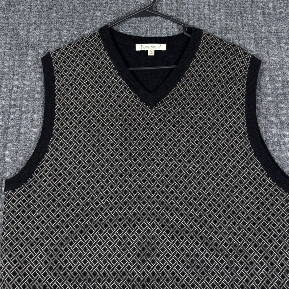 TravelSmith Merino Wool Blend V-Neck Sweater Vest L Black Geometric Preppy Y2K